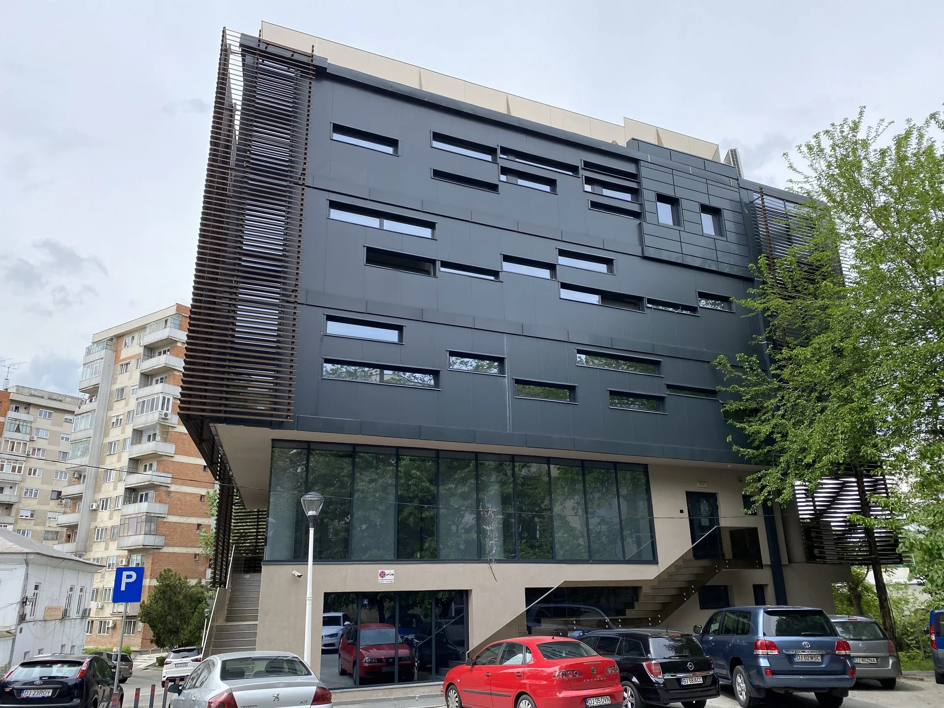 Clădire de birouri Săvinești 6 Office, fațadă principală, centrul Craiovei